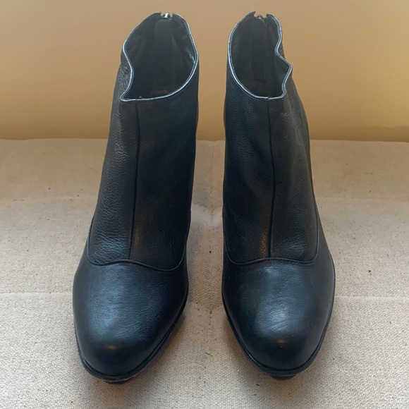 BCBG MAXAZRIA Women's Black Platform Booties Zip Back Size 10 - Picture 3 of 16